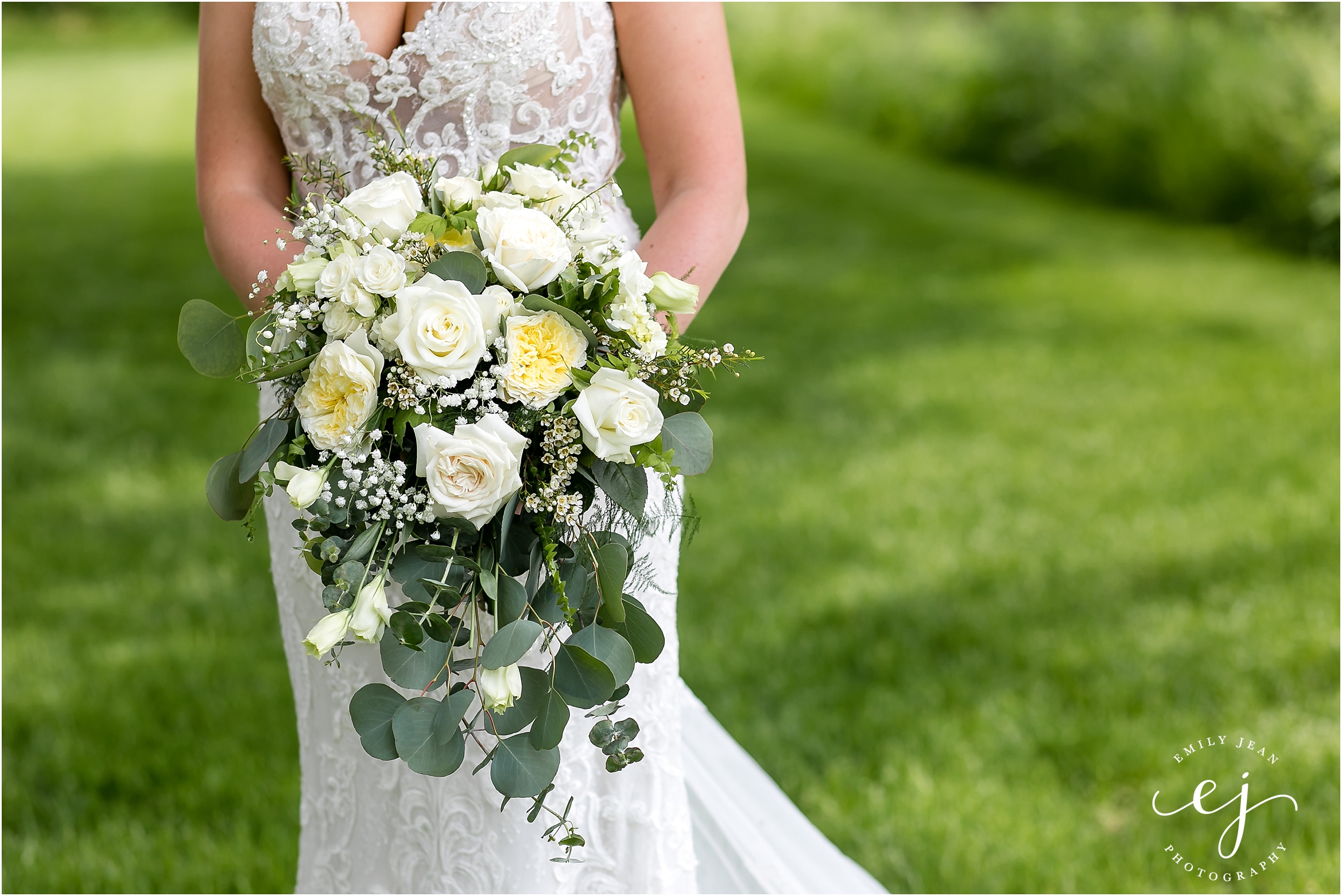 Stoney Creek Wisconsin Summer Wedding Bride White rose bouquet
