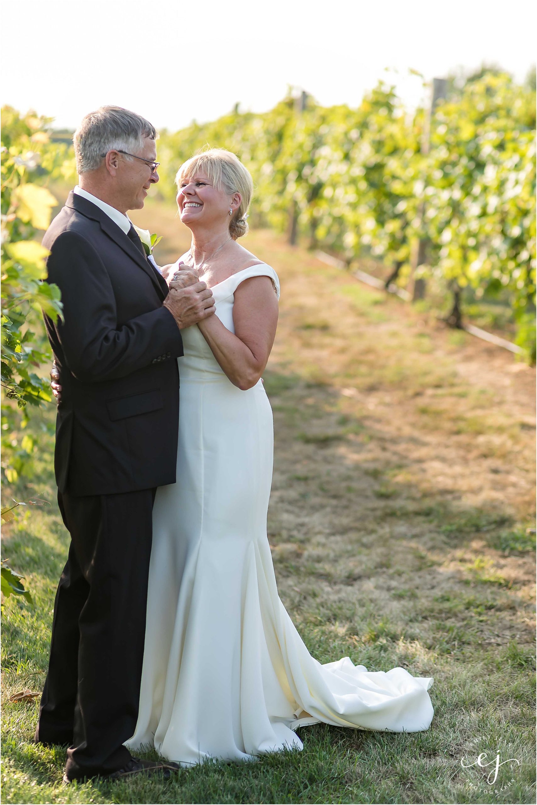elmaro vineyard wedding winery wisconsin photographer