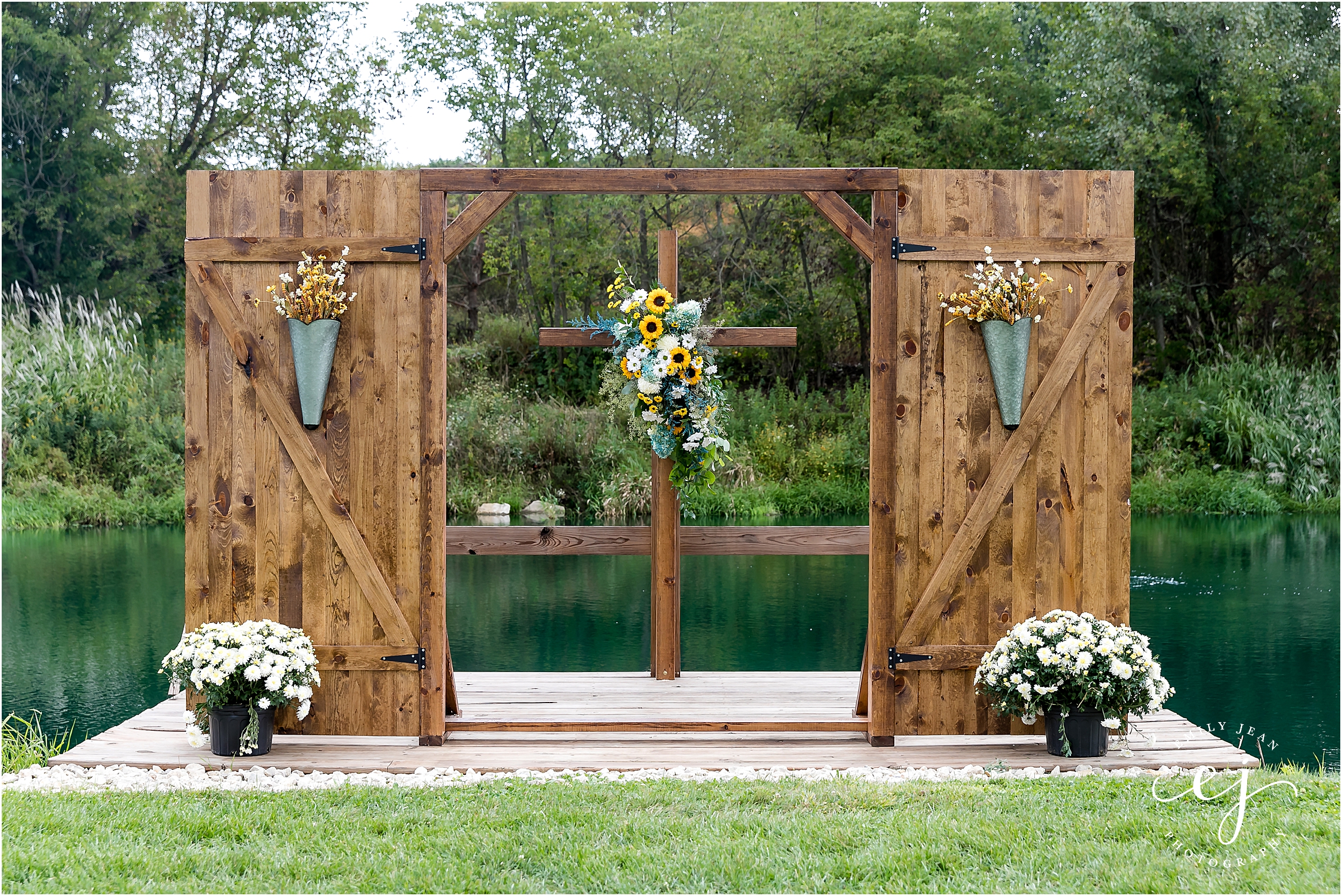 wisconsin outdoor wedding site with wooden cross and flowers