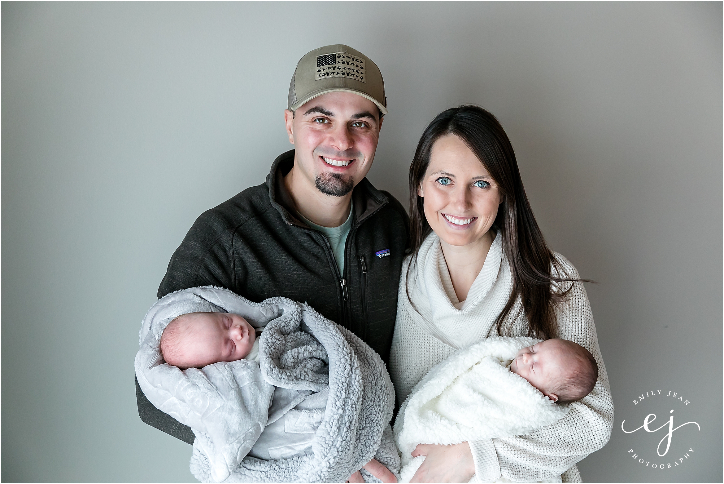 newborn twin boys with mom and dad  la crosse wisconsin family photographer