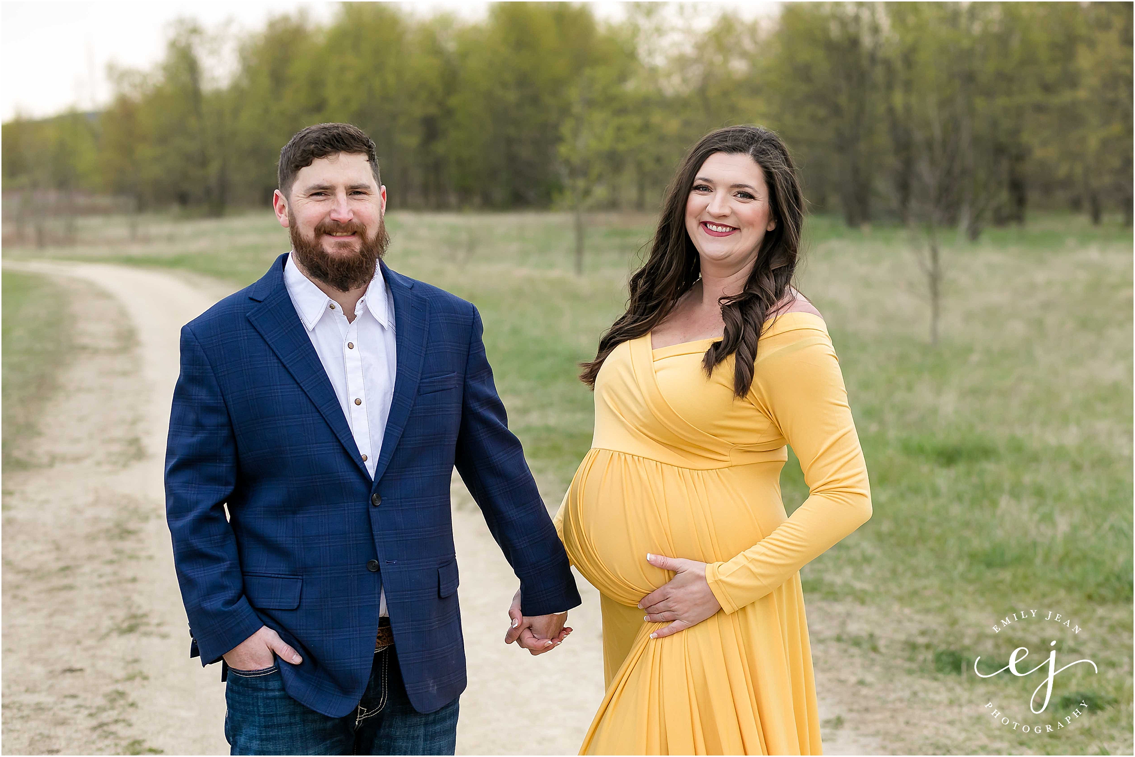 Husband and wife maternity photo luxury Wisconsin