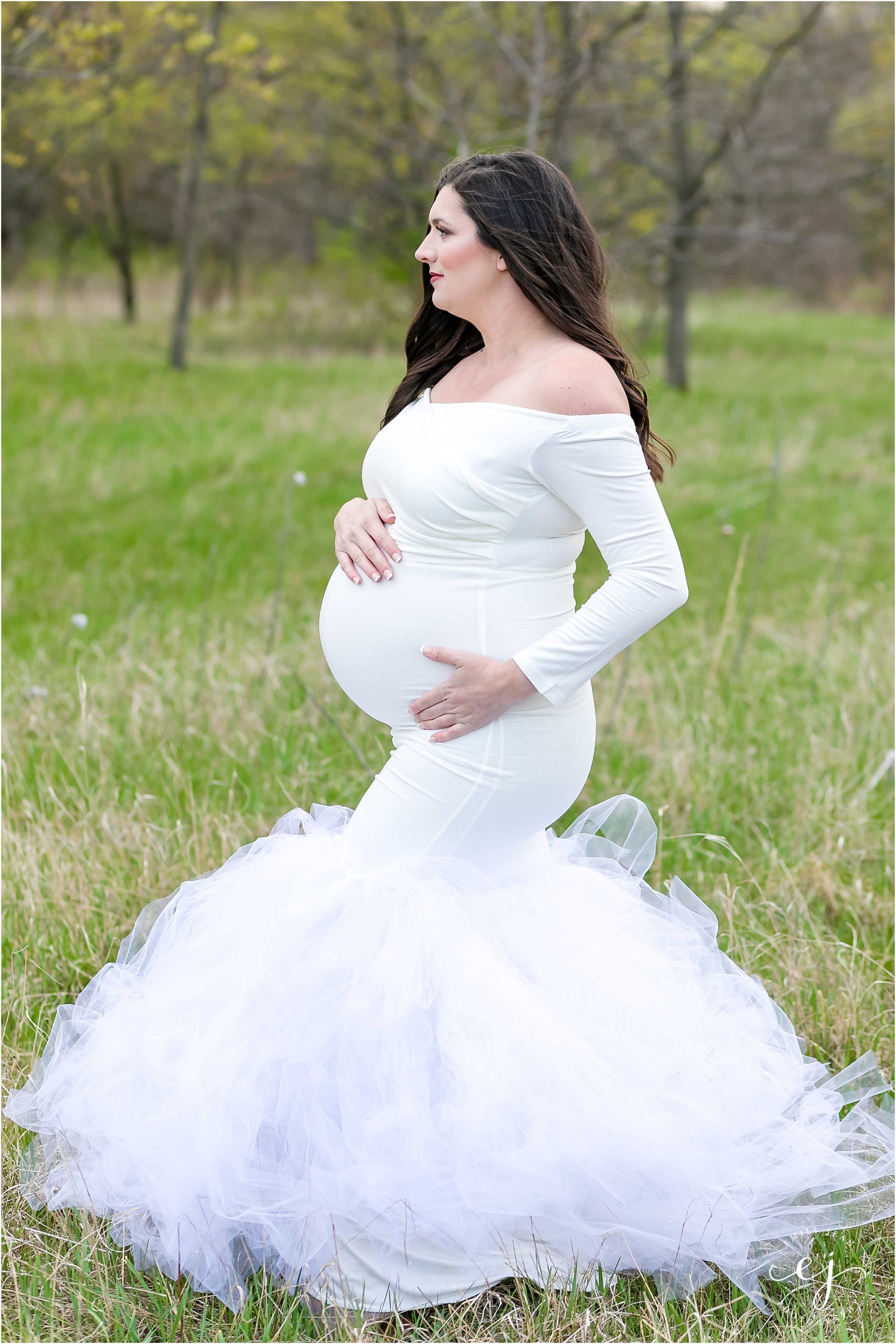 I am luxury white maternity dress at a professional photo shoot
