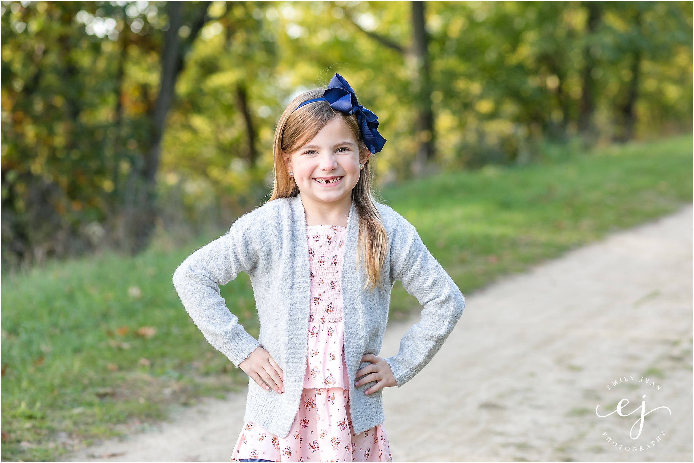 young girl portrait onalaska wisconsin fall photo on trail