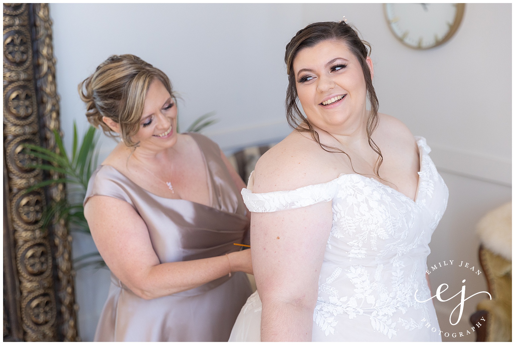 bride and her mother getting ready for the wedding