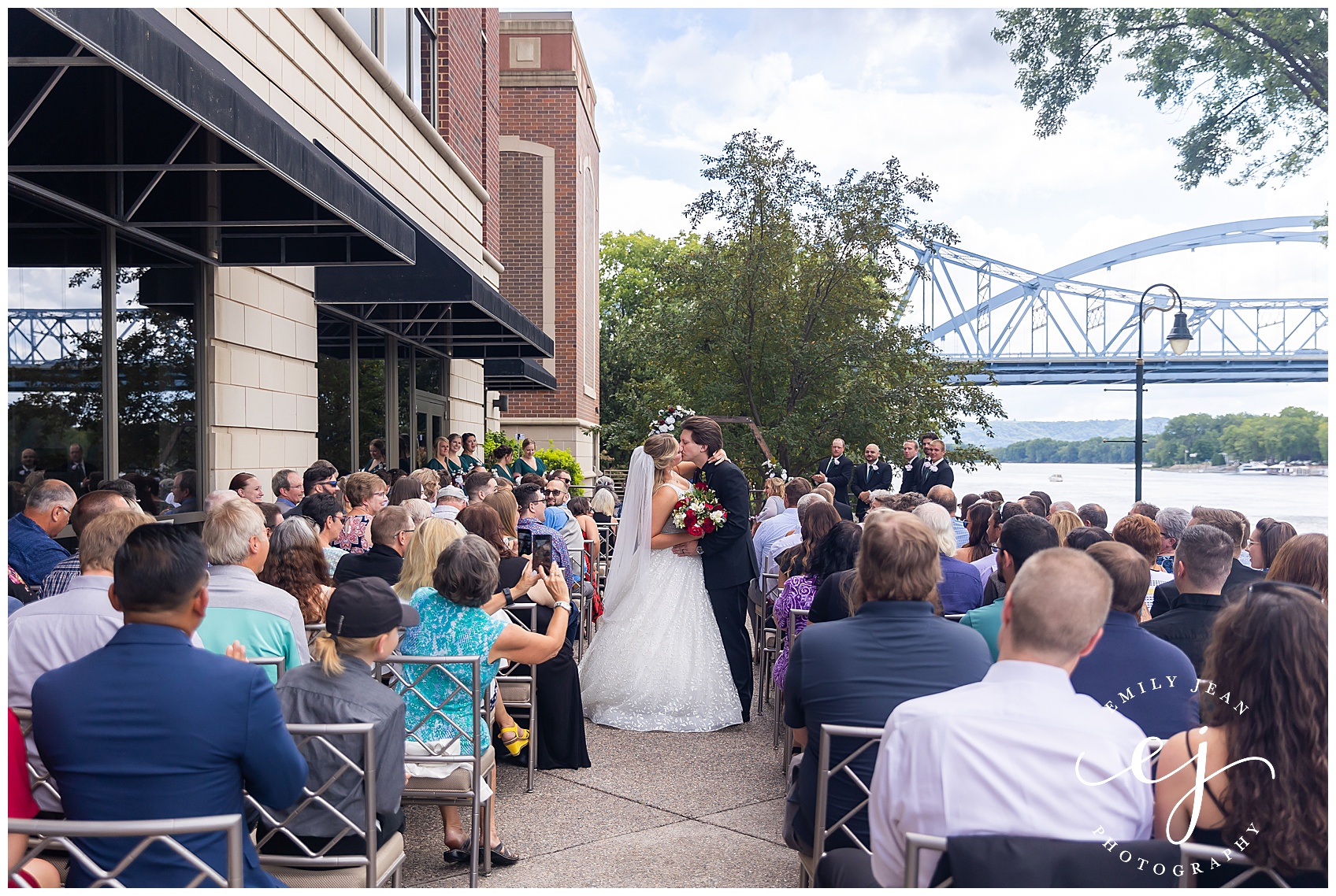 la crosse Mississippi river wedding outdoor ceremony