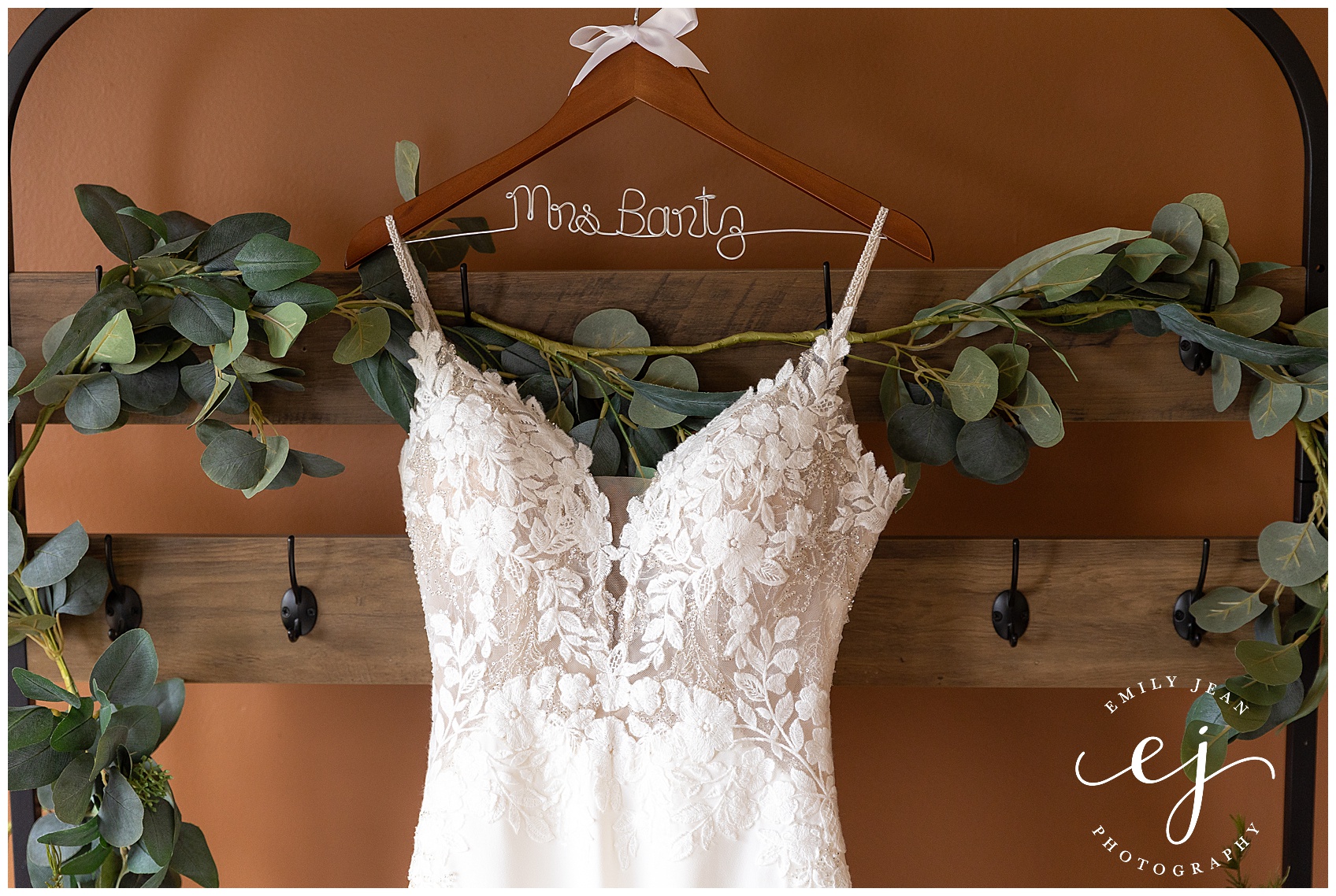 lace and fitted dress rustic wedding 