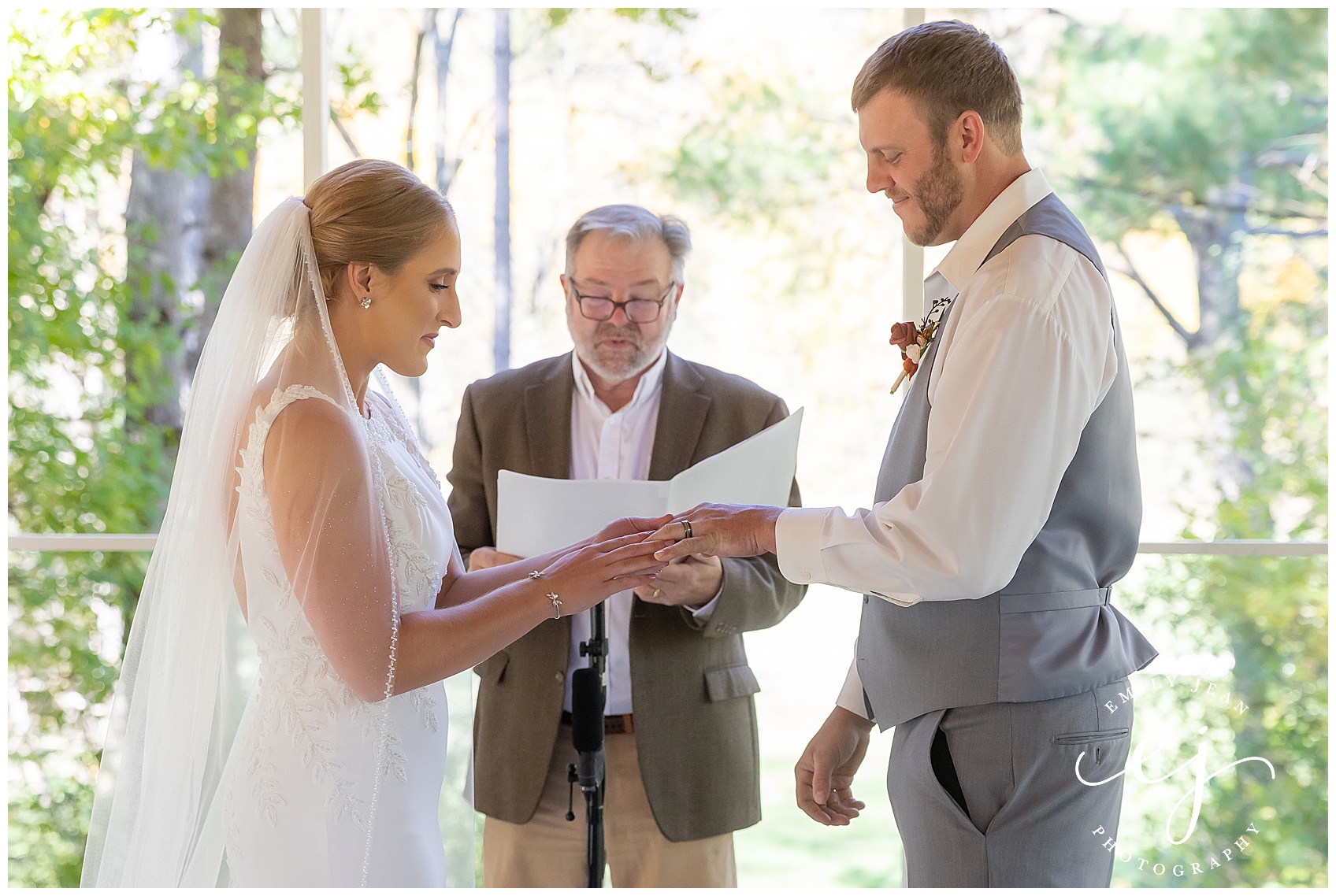 exchanging rings and vows at winnebago springs wedding caledonia minnesota